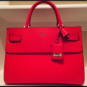 Guess/Crossbody bag with double handle.